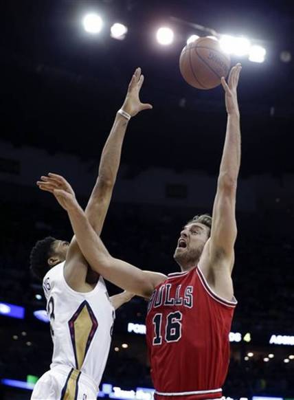 Chicago Bulls PF Pau Gasol attempts to shoot over New Orlenas Pelicans PF Anthony Davis in the first half of last night's 107-72 win by the Bulls, in New Orleans, LA.  Gerald Herbert -- AP Photo 